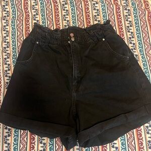 High waisted paperback black denim shorts silver snaps H&M size 10